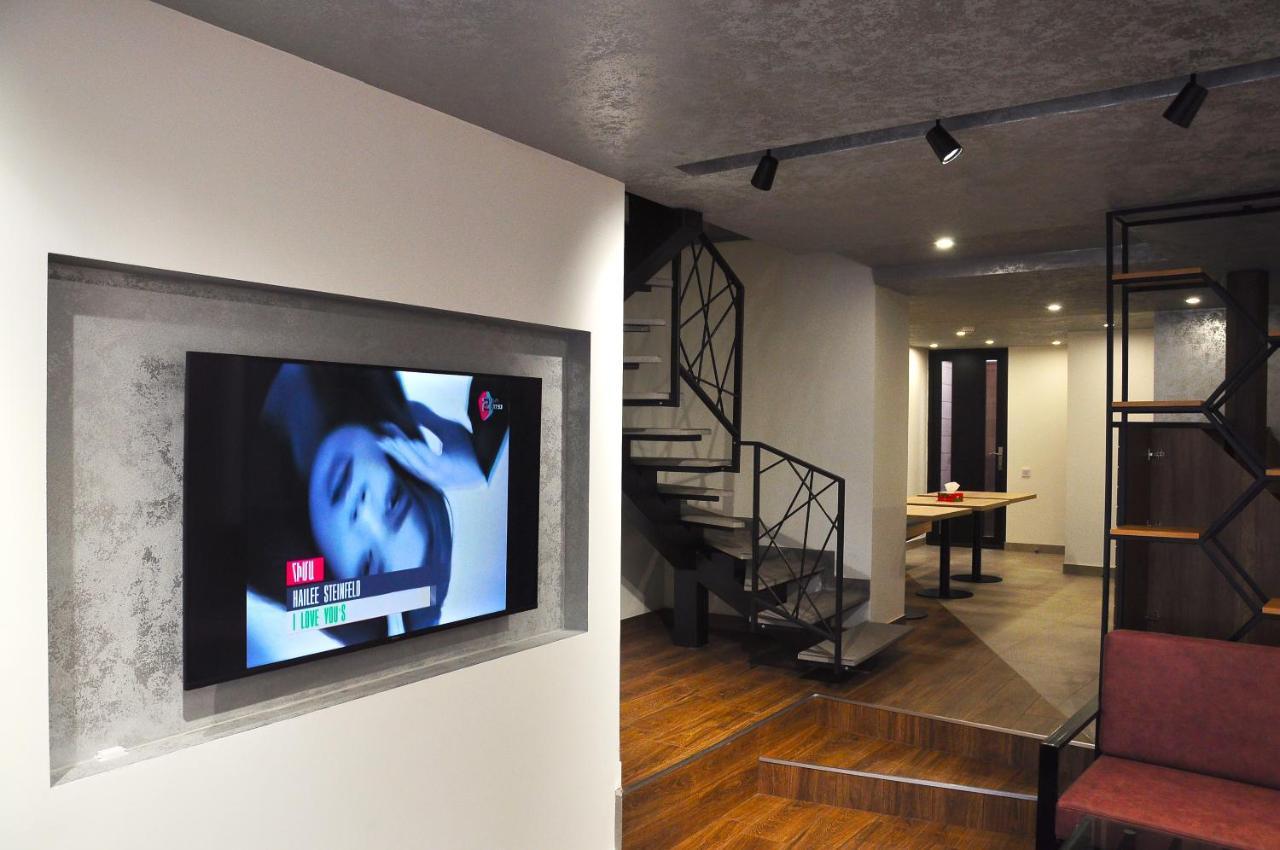 Vertoni Hotel Yerevan Ngoại thất bức ảnh